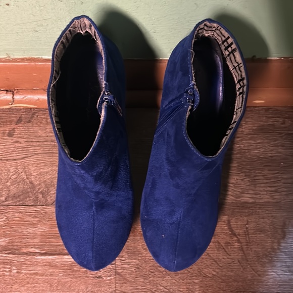 Michael Antonio Royal blue suede & black patent leather wedge bootie 8.5 - Picture 2 of 8